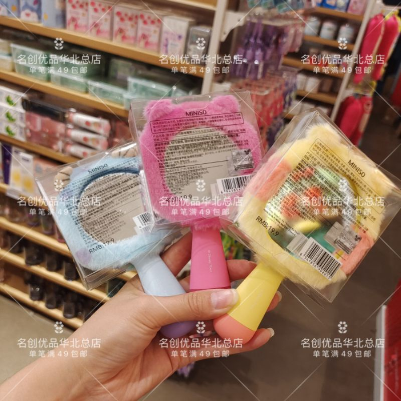 Gương cầm tay soi mặt Gấu Dâu Lotso phủ lông nhung mềm mại Deperier