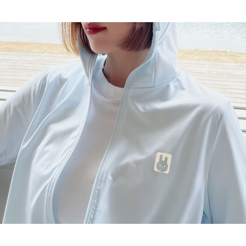Áo Khoác Lụa Mỏng Chống Nắng Tia UV Chuẩn Nội Địa Trung Kèm Mũ Có Vành Và Tay Xỏ Ngón Tiện Lợi Freesize Nữ