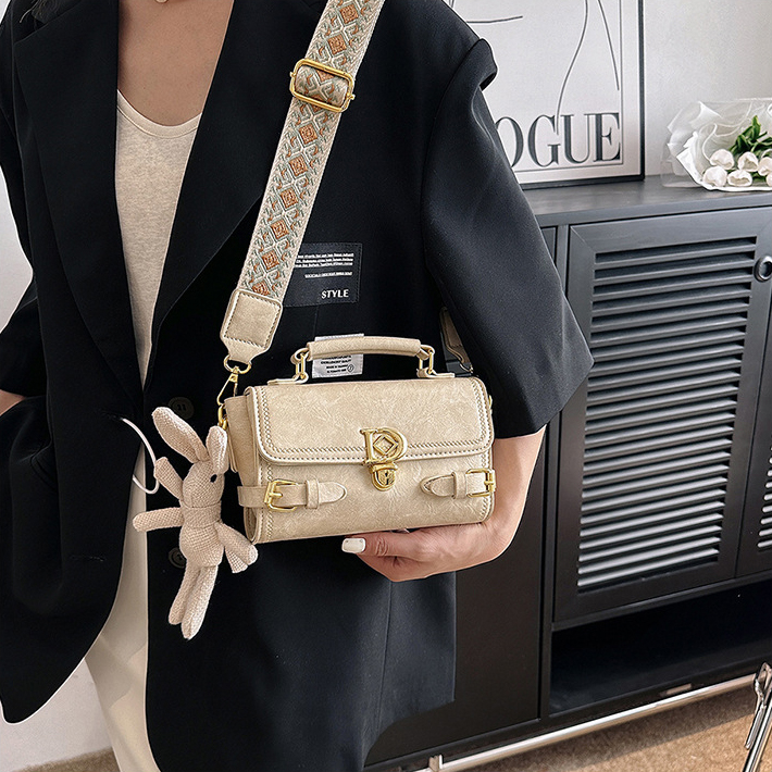 Túi Xách Nữ Đeo Chéo Đeo Vai Quai Xách Kèm Thỏ Quảng Châu - 9920