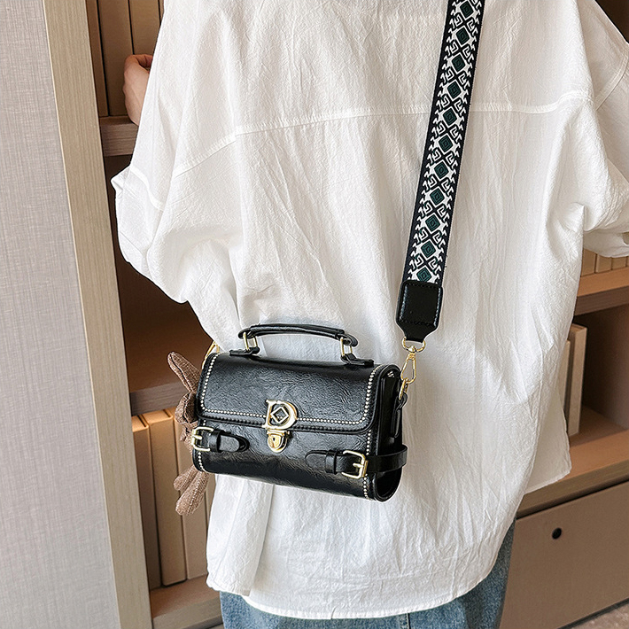 Túi Xách Nữ Đeo Chéo Đeo Vai Quai Xách Kèm Thỏ Quảng Châu - 9920