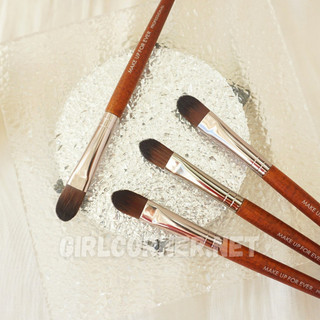 Cọ che khuyết điểm - nhũ mắt Makeup Forever 230