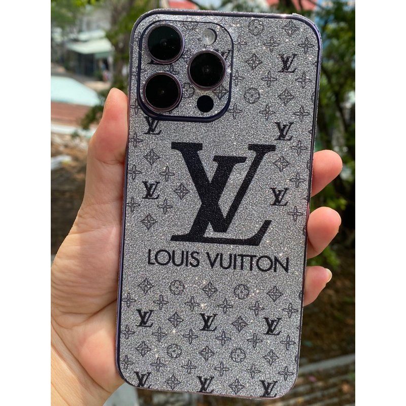 Dán Skin Nhũ bạc LV chữ lớn cho Androi và Iphone 5/5s tới 14promax full lưng viền