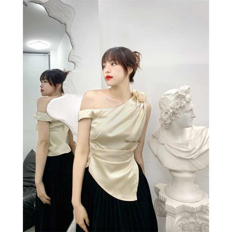 Áo lụa lệch vai kèm hoa