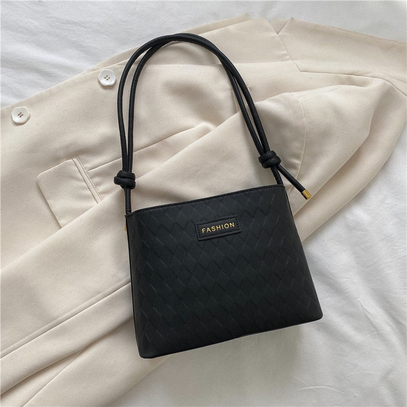 Túi nữ đeo chéo dáng xinh túi xách nữ đẹp cá tính thiết kế thời trang Hàn Quốc Da Mềm Khoá Hoa Siêu Hot - TN23 | BigBuy360 - bigbuy360.vn