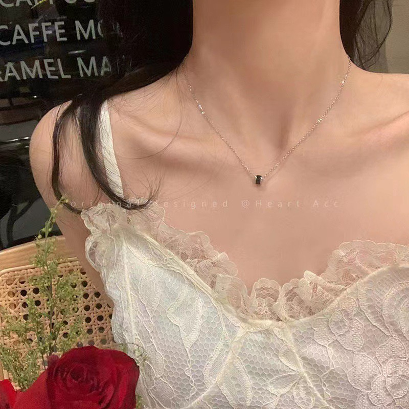 Dây chuyền nữ sợi mảnh mặt đá tròn màu đen thanh lịch V61