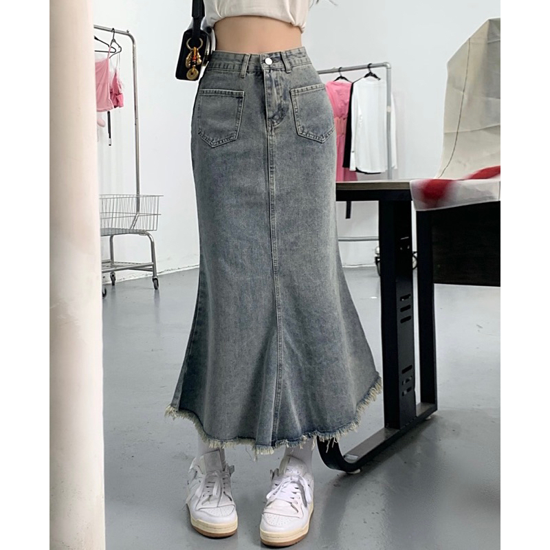 Chân váy denim dáng dài đuôi cá cạp cao che khuyết điểm chân mát mùa hè viền tua rua hai túi trước hack dáng
