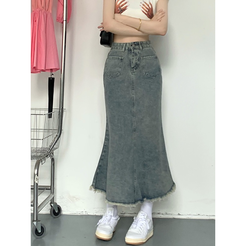 Chân váy denim dáng dài đuôi cá cạp cao che khuyết điểm chân mát mùa hè viền tua rua hai túi trước hack dáng