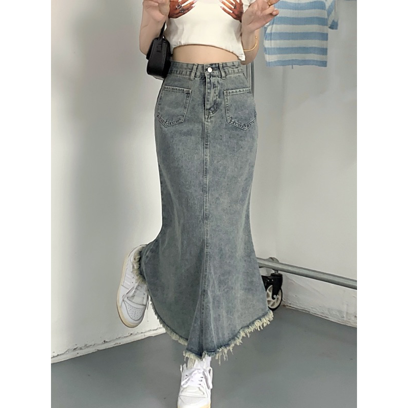 Chân váy denim dáng dài đuôi cá cạp cao che khuyết điểm chân mát mùa hè viền tua rua hai túi trước hack dáng