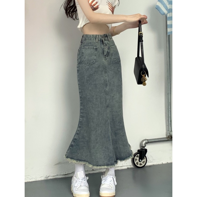 Chân váy denim dáng dài đuôi cá cạp cao che khuyết điểm chân mát mùa hè viền tua rua hai túi trước hack dáng