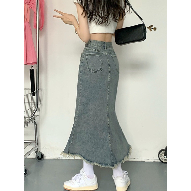 Chân váy denim dáng dài đuôi cá cạp cao che khuyết điểm chân mát mùa hè viền tua rua hai túi trước hack dáng