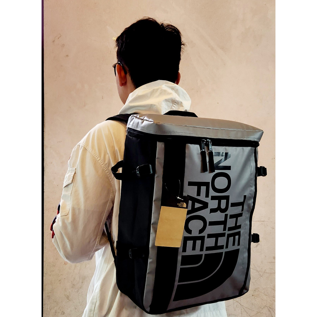 Balo chống nước Fuse Box The North Face 30 lít có ngăn đựng laptop nhiều màu