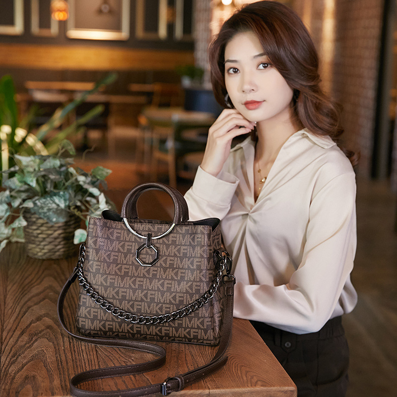 Túi Xách Nữ Dáng Vuông Phối Dây Xích Thời Thượng, Túi Xách Nữ Sang Trọng Lịch Lãm TN15 | BigBuy360 - bigbuy360.vn