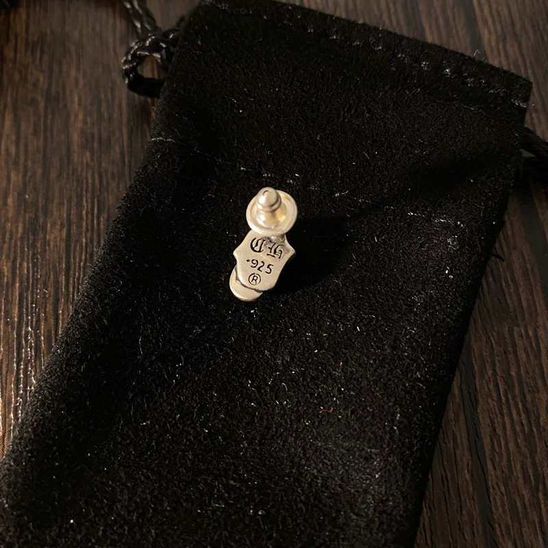 Bông tai loringstore cái lưỡi