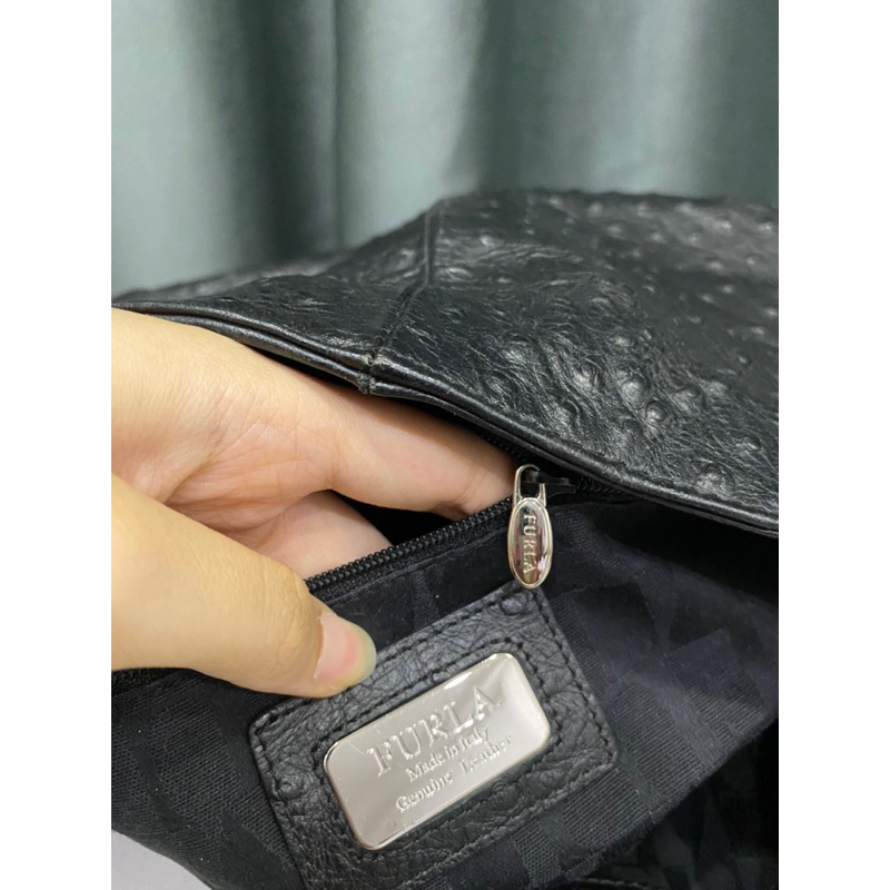 Túi si hiệu PHU LÀ của Ý dáng đeo vai da dập vân đà điểu