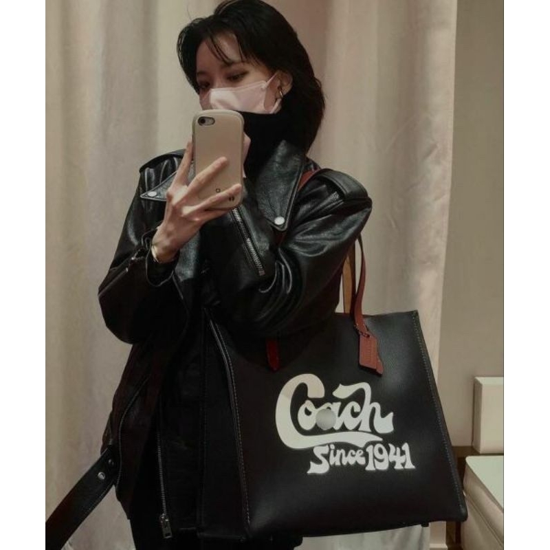 Túi COACH Relay Tote 34 With New York City