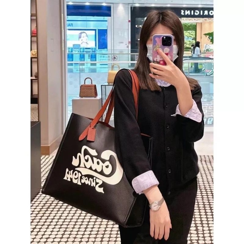 Túi COACH Relay Tote 34 With New York City