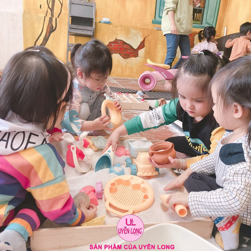Bộ Đồ Chơi Xúc Cát Bãi Biển Dành Cho Bé, Nhựa Cao Cấp An Toàn Cho Bé Khi Chơi, Chi Tiết Hoạt Hình Dễ Thương
