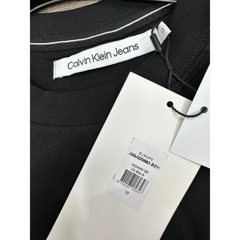 Áo phông Calvin Klein J30J320883