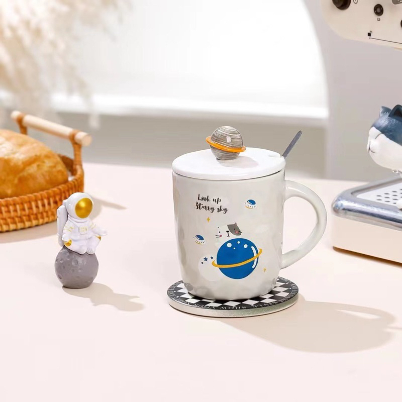Ly cốc sứ có nắp kèm thìa chú gấu du hành vũ trụ dễ thương 350ml
