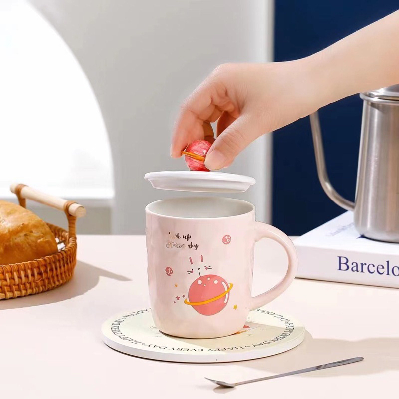 Ly cốc sứ có nắp kèm thìa chú gấu du hành vũ trụ dễ thương 350ml