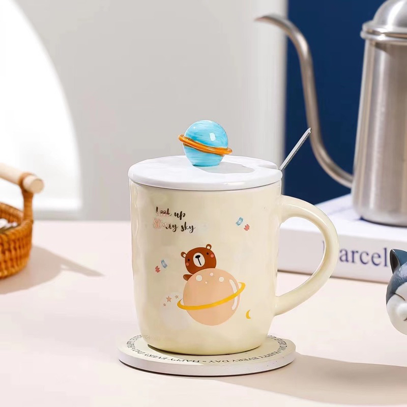 Ly cốc sứ có nắp kèm thìa chú gấu du hành vũ trụ dễ thương 350ml