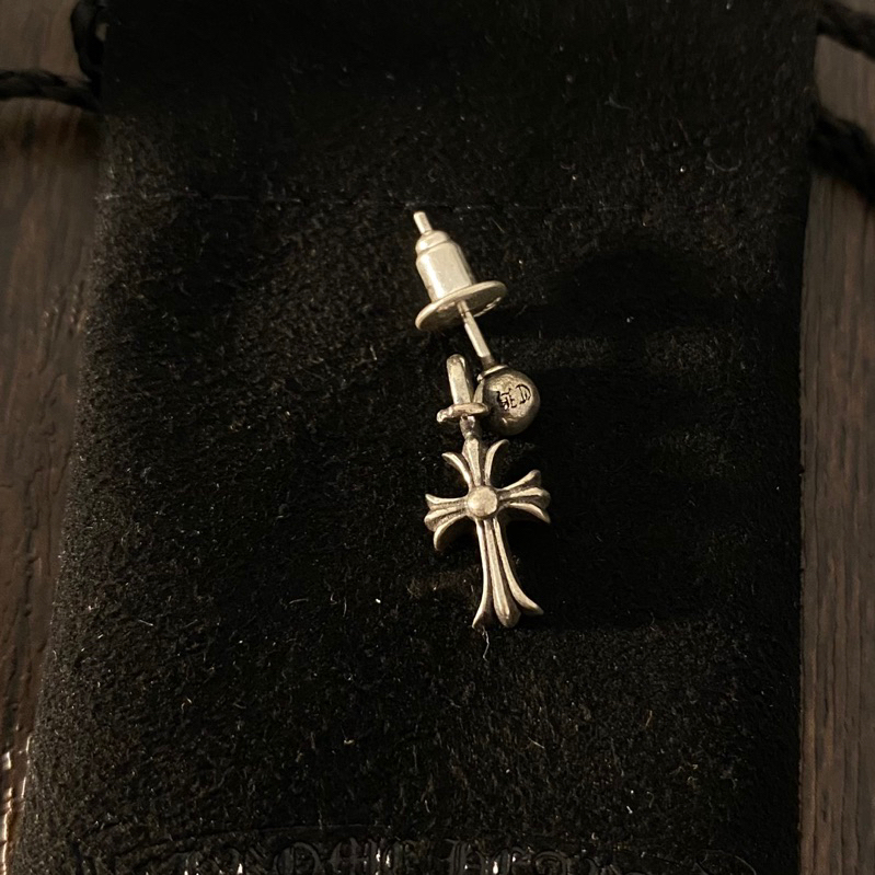 Bông tai cross chromehearts Best