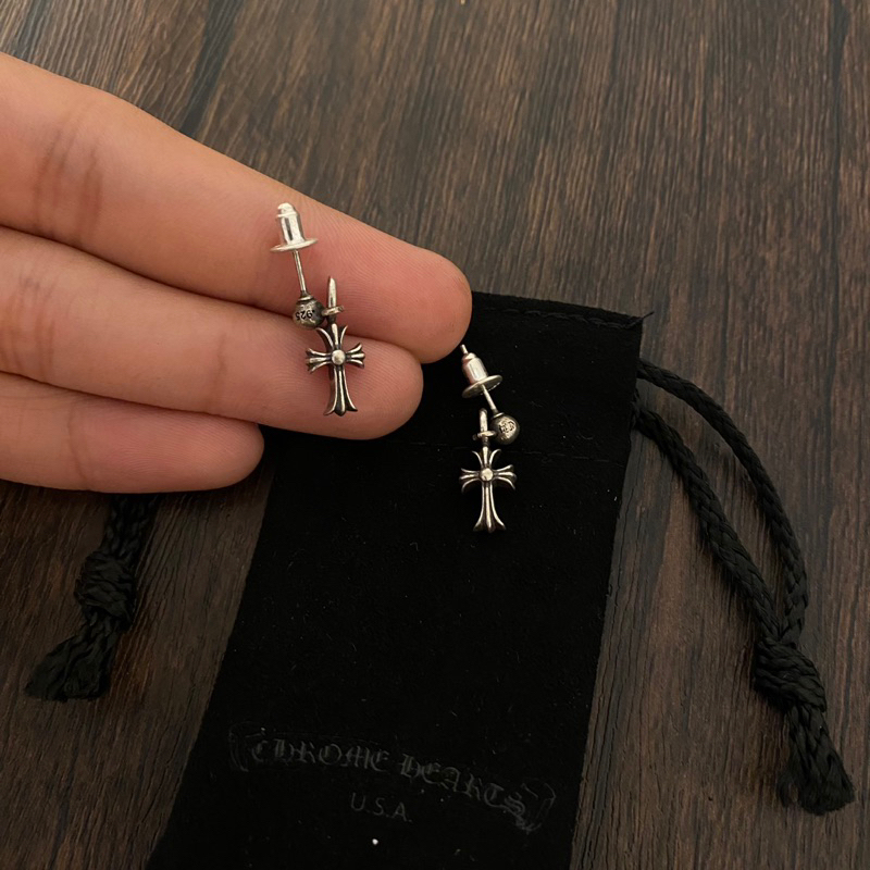 Bông tai cross chromehearts Best