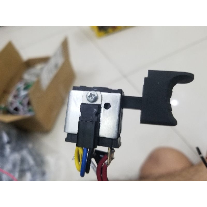 Cò máy cưa kiếm Ryobi 18V