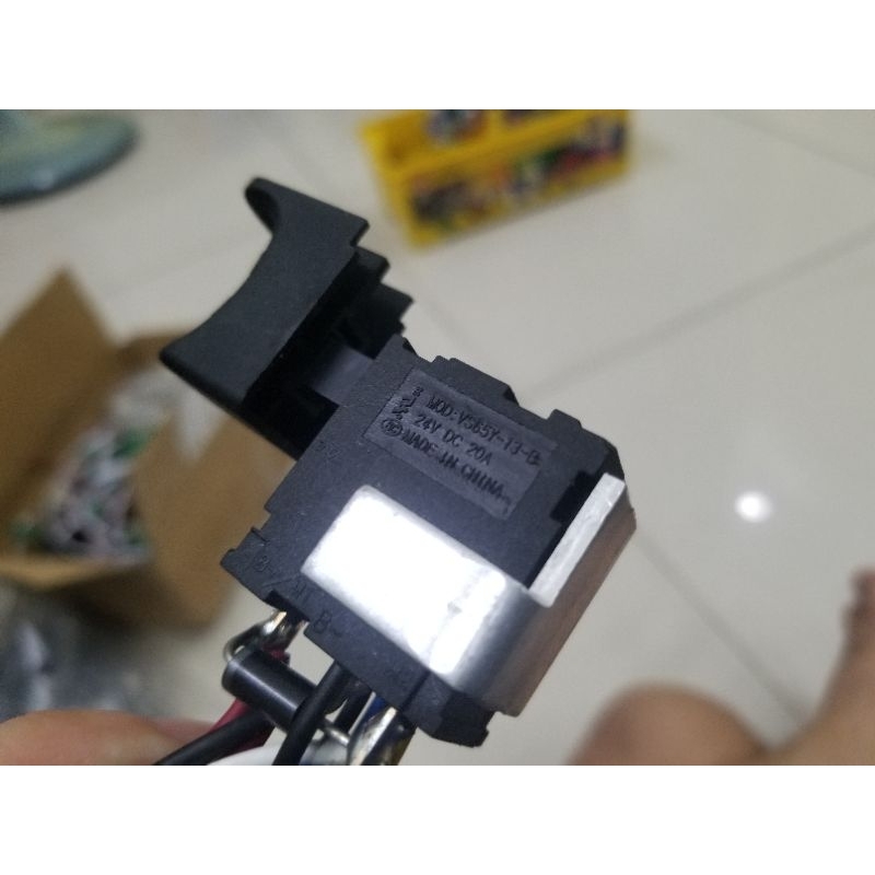 Cò máy cưa kiếm Ryobi 18V