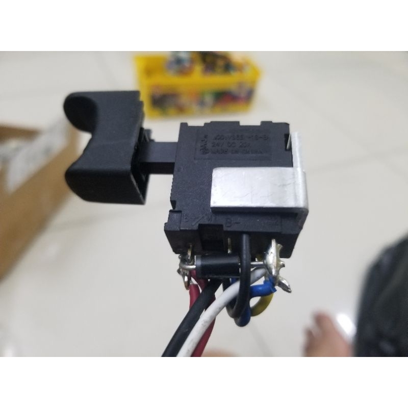 Cò máy cưa kiếm Ryobi 18V