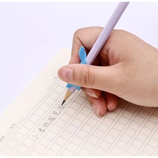 1 cá heo cầm bút chắc chắn cho bé