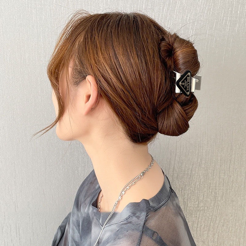 Kẹp Prada thời trang 2023