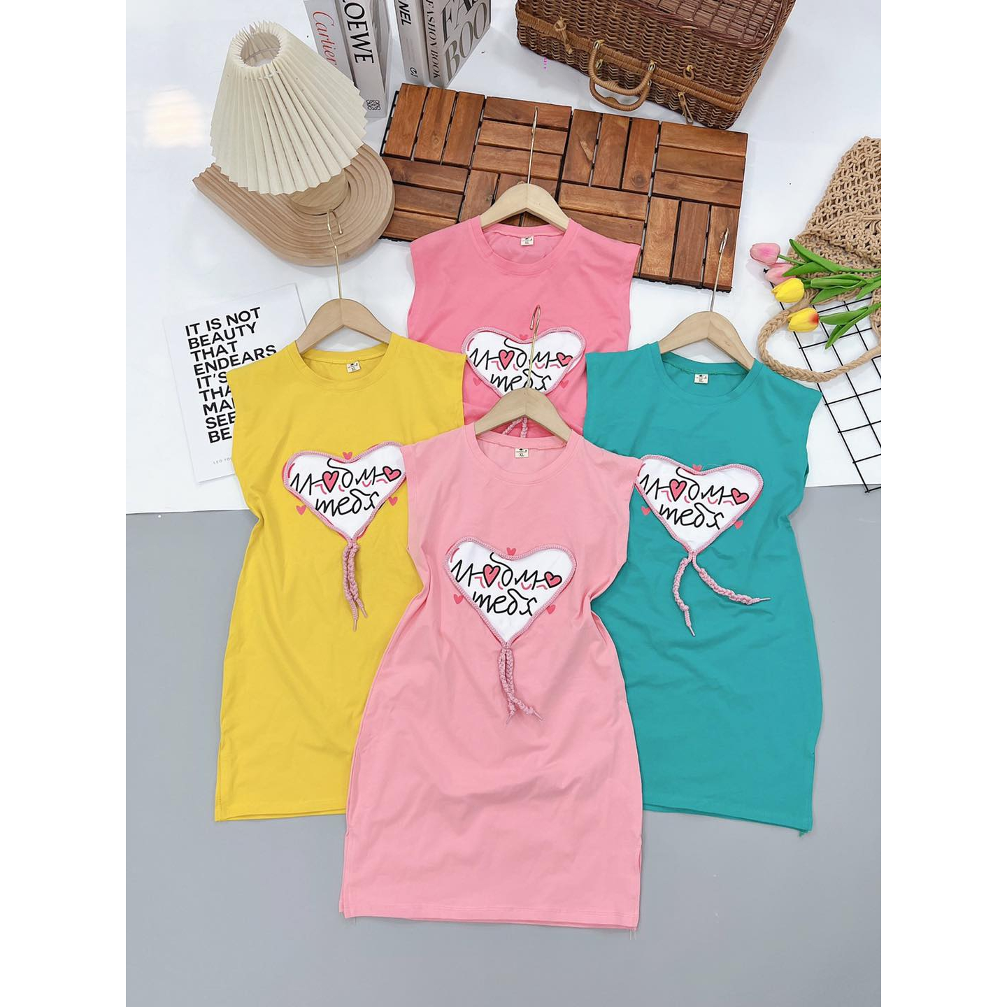 Váy sát nách cotton bé gái họa tiết trái tim cột dây