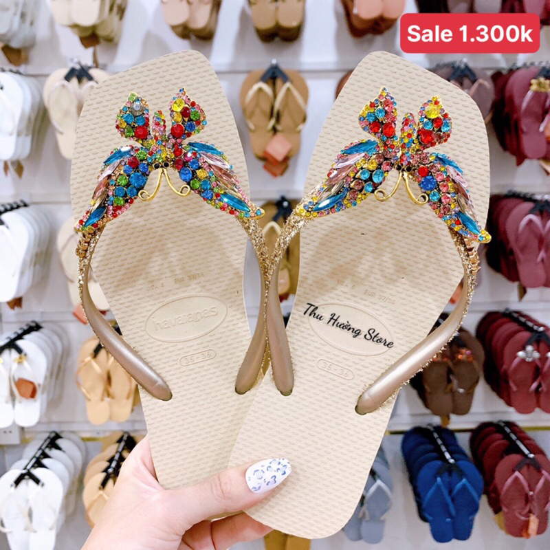 Dép Nữ Chính Hãng Đế Vuông Kim Tuyến Sợi Kem Đính Phụ Kiện Bươm' Chúa