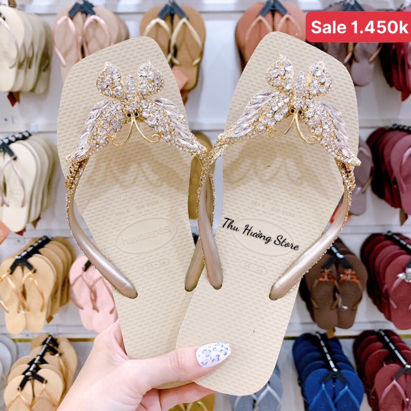 Dép Nữ Chính Hãng Đế Vuông Kim Tuyến Sợi Kem Đính Phụ Kiện Bươm' Chúa