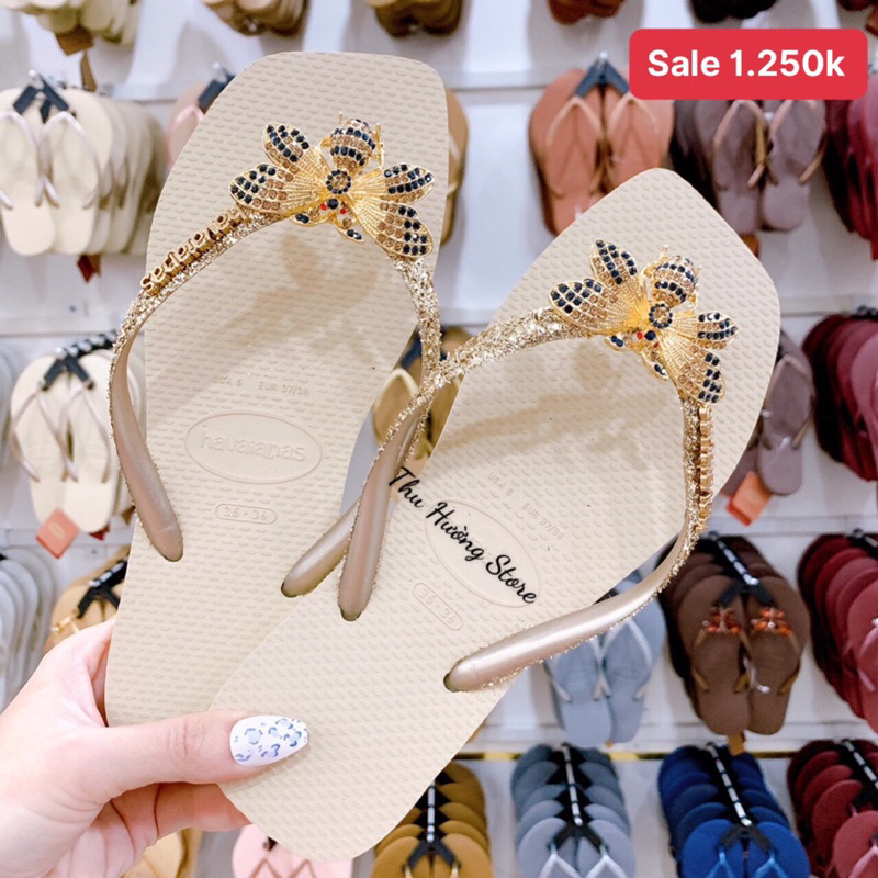 Dép Đế Vuông Kim Tuyến Sợi Kem Đính Phụ Kiện Ong