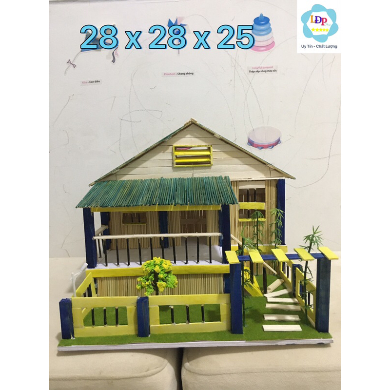 Mô hình nhà sàn làm từ tăm tre