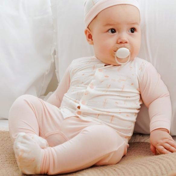 Bộ sơ sinh La Pomme petit hồng trắng cho bé gái quần + áo