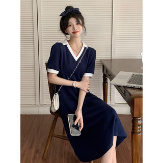 Đầm xanh đen cổ V phối trắng