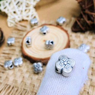 Charm bạc hoa mai 4 cánh may mắn