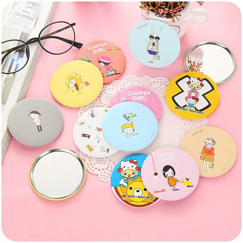 Gương Mini Tròn Trang Điểm Cầm Tay Họa Tiết Hoat Hình Ngộ Nghĩnh, Dễ Thương, Chất Liệu Nhựa
