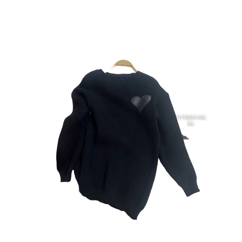 Áo len đen tay dài ngực phối hình trái tim cá tính VIENS STORE