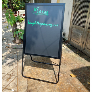Bảng Menu đen kệ sắt chắc chắn