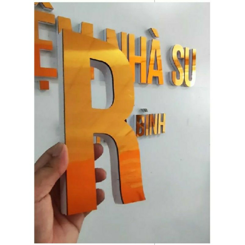 Cắt chữ alu tráng gương theo yêu cầu cao 10cm ngang theo ty lệ