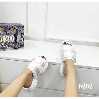 Dép lê hiền hồ
