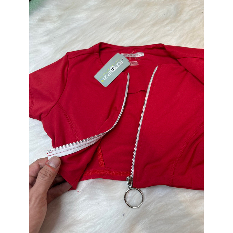 Áo croptop F21 dây kéo