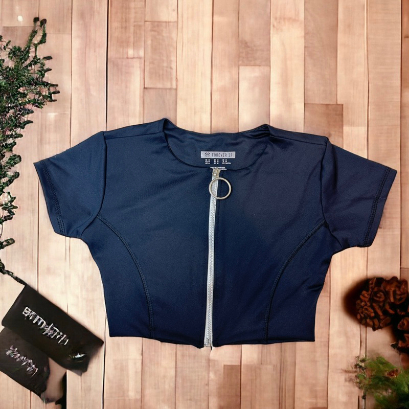 Áo croptop F21 dây kéo