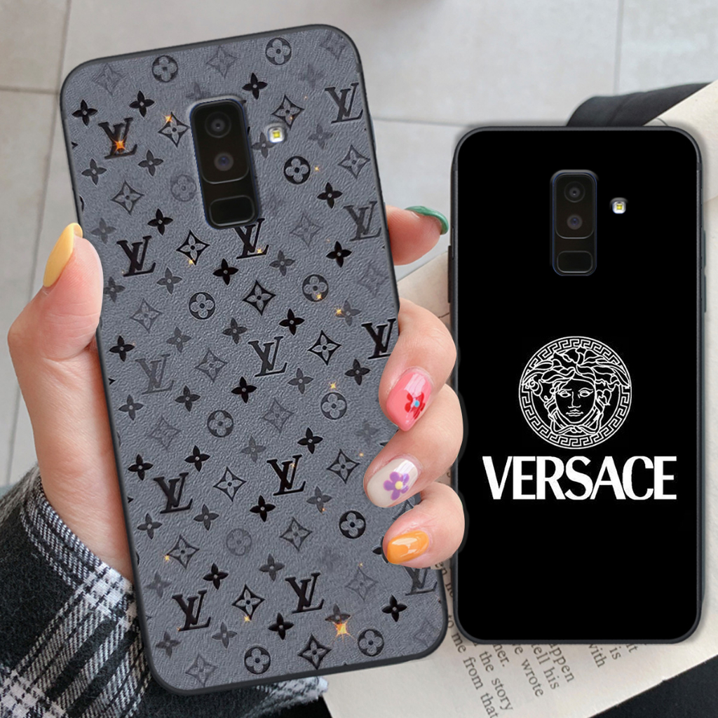 Ốp Samsung J8 in logo các thương hiệu nổi tiếng siêu sang, siêu cá tính