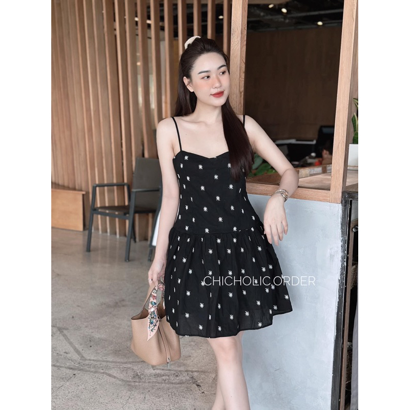 Váy ZR 2 dây màu đen dáng ngắn hình hoa thêu cho nữ