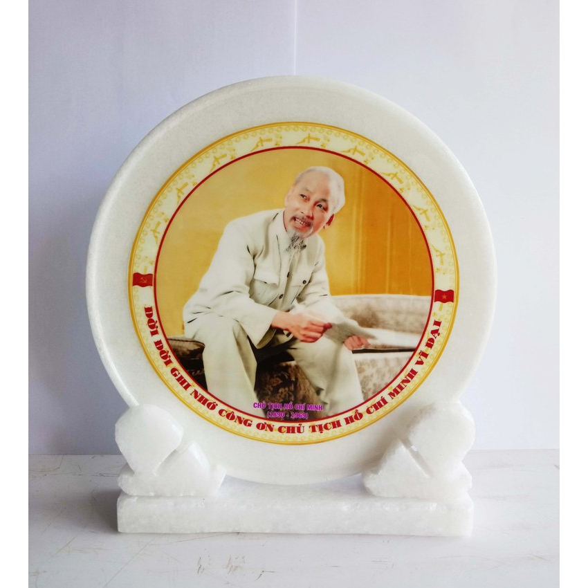 Ảnh Bác Hồ đọc báo